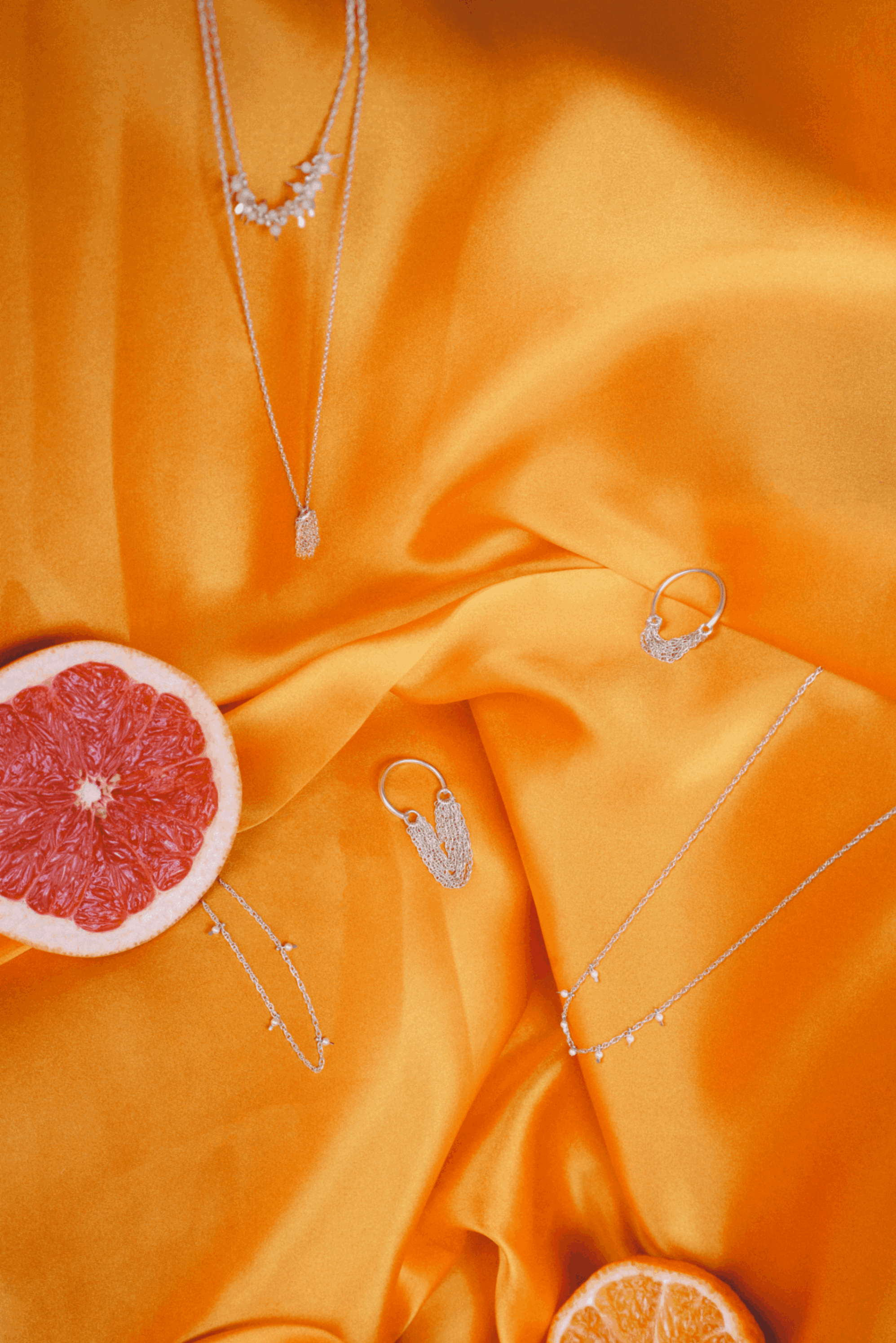 Collection En attendnat l'été Citrus Boréal bracelet le cédrat classique - le dos nu le yuzu pétillant - les bagues la bergamote amère et la bergamote acidulée - le ras le cou le citron classique